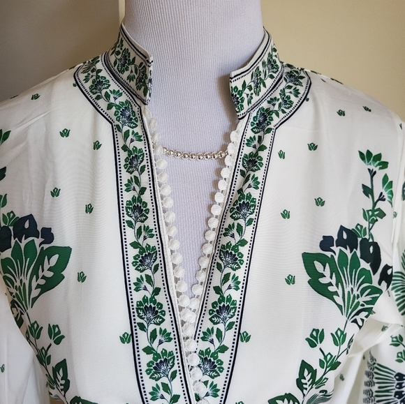 Outstanding green and white border print dress with Vneck button down the front - Picture 11 of 16